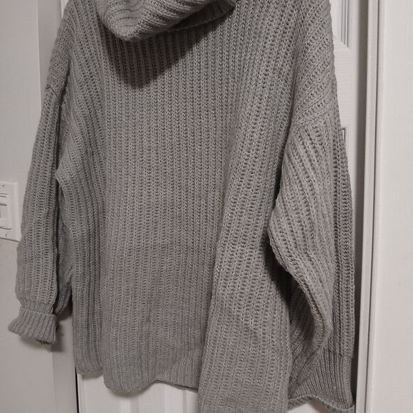 American Apparel Oversized Turtleneck Knit - Picture 2 of 8